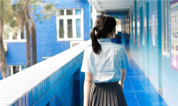 来宾如何找到一个可以帮助我生孩子的女人？
